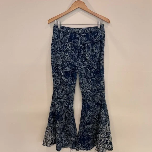 ❤️💜💙💛 FREE PEOPLE Blue Float On Flare Jeans Embroidered Paisley Jeans Size 28 - Picture 15 of 16